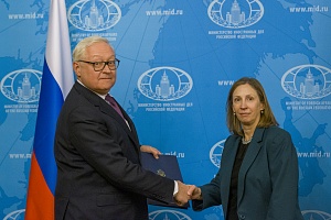 С.А.Рябков с Послом США в России Л.Трейси 
